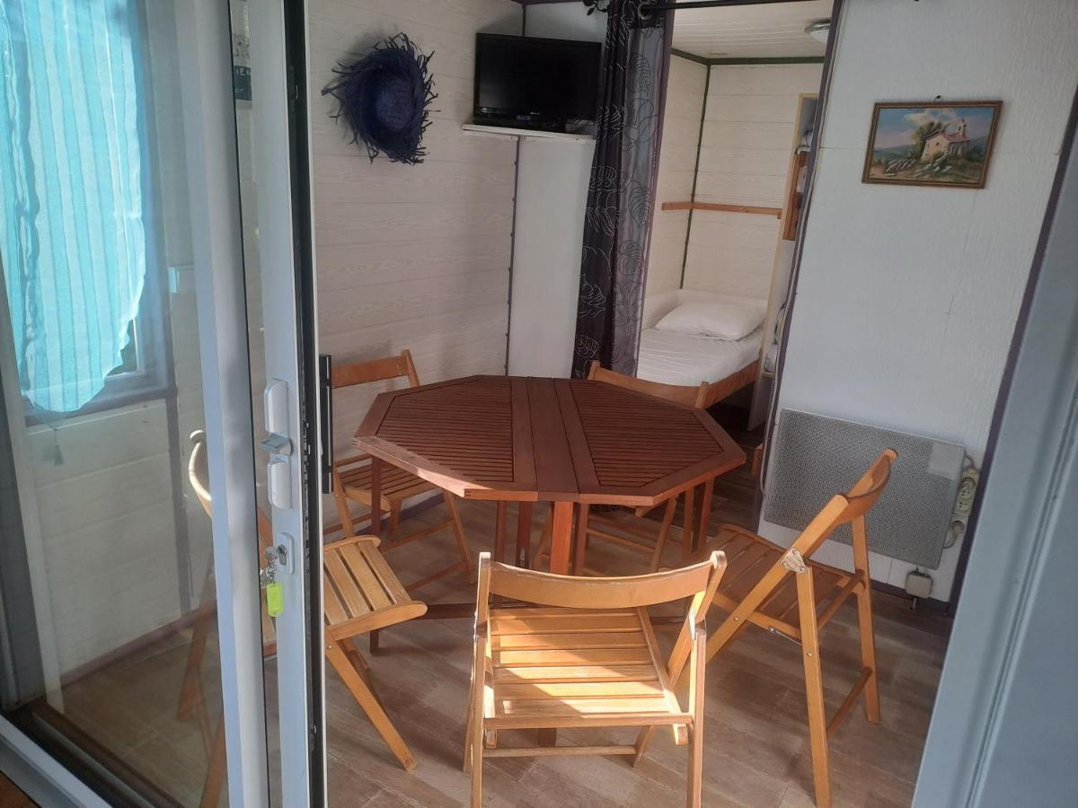 Chalet Privé: Camping 4 Étoiles pour 5 Personnes Hotel Foix Exterior photo